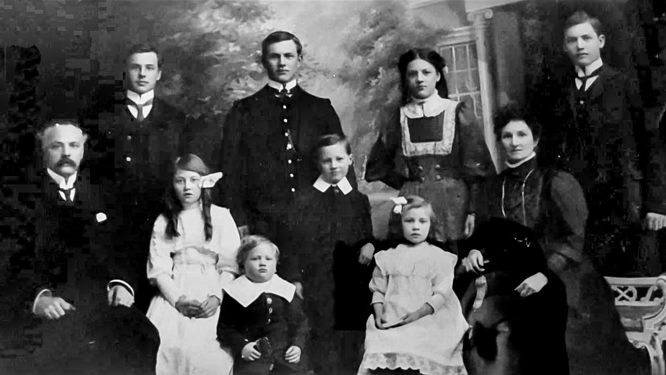 1407-The Hollings Brothers from Lanca-image1png