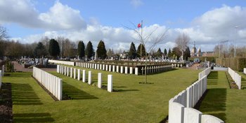 Bailleul Communal Cemetery & Extension (No. Fr 284-85)